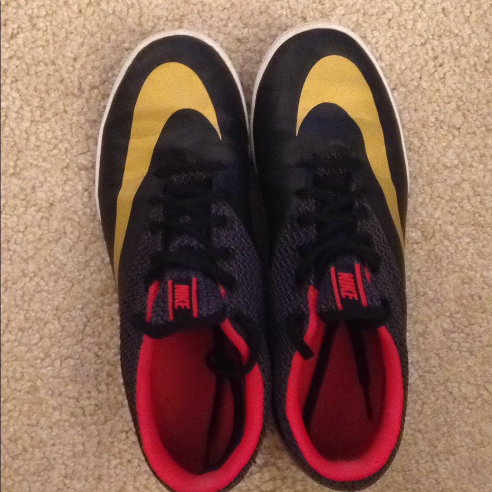 Nike indoors